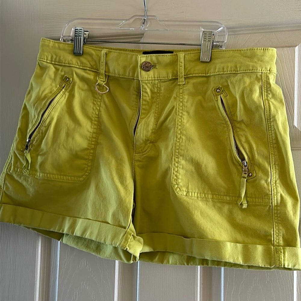 Mid rise pret a play shorts